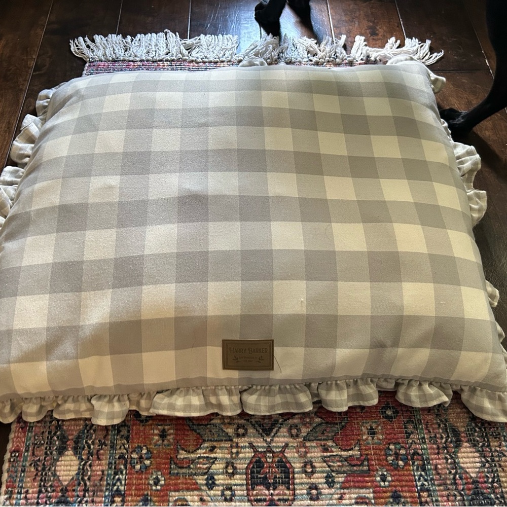 Harry Barker NWOT Gray Checkered Vintage Gingham Dog Bed with Ruffles
